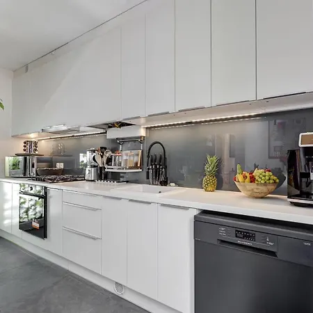 703 Universite - Superbe A